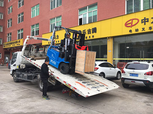 廈門電動叉車公司，銷售比亞迪電動叉車2.5噸一臺