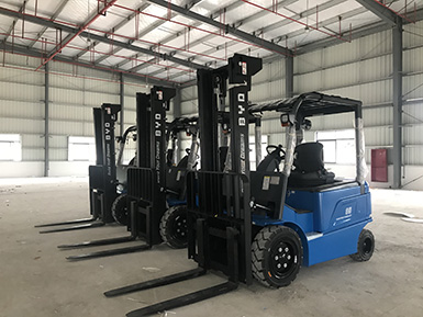 感謝蔡總的大力支持，再次購(gòu)買(mǎi)3+1臺(tái)比亞迪叉車(chē)，祝：生意興隆！