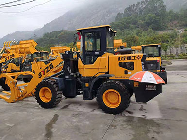 恭喜羅總喜提新車(chē)，山宇裝載機(jī)940走起，山宇重工，助您成功！